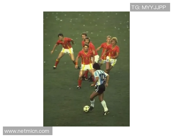 马拉多纳足球星卡牌经典再现球场传奇与伟大瞬间